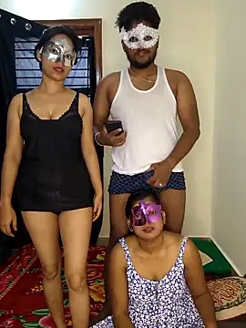 Snapshot of Family02 chatting on September 21, 2025, 4:17 am Family02 online show from September 21, 2025, 4:17 am