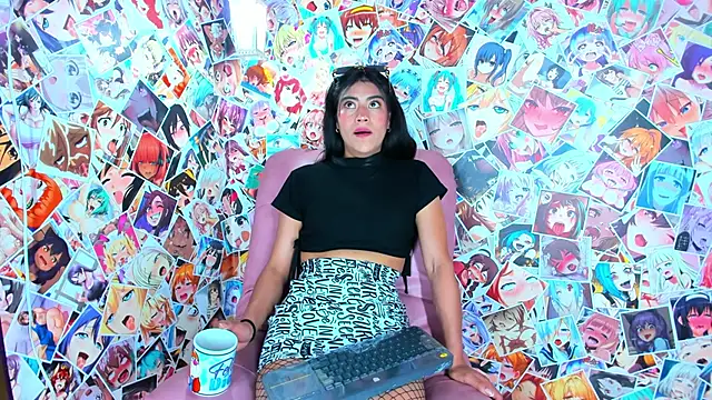 Emily Mitchell online show from October 25, 2025, 5:46 pm