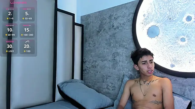 Amy Fox03 online show from October 9, 2025, 12:38 pm