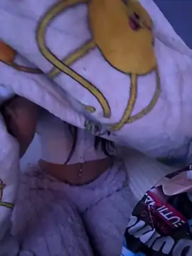 Bunnyylovee online show from April 17, 2026, 6:16 am