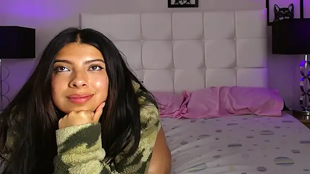 Snapshot of Maia_Reficco chatting on October 24, 2025, 12:20 am Maia Reficco online show from October 24, 2025, 12:20 am