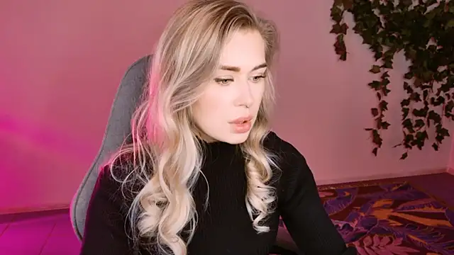 Snapshot of AdelLoyss chatting on October 14, 2025, 3:45 pm AdelLoyss online show from October 14, 2025, 3:45 pm