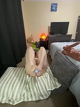 aussiepeaches online show from December 17, 2025, 1:38 pm