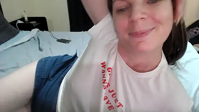 aussiepeaches online show from January 14, 2026, 1:37 pm