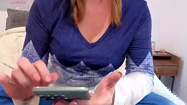 aussiepeaches online show from June 4, 2026, 2:27 am
