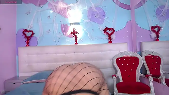 caroliine fox   online show from October 31, 2025, 4:42 am