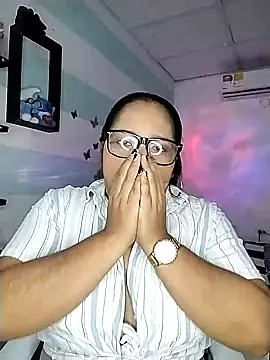 Angelly ricura online show from October 17, 2025, 2:41 pm