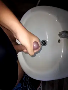 winter0cold  online show from October 9, 2025, 9:32 am