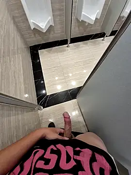 winter0cold  online show from November 8, 2025, 7:01 am