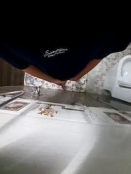 winter0cold  online show from October 17, 2025, 4:38 am