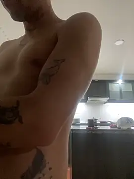 Snapshot of SpicyBoys_X chatting on September 29, 2025, 11:32 pm SpicyBoys X online show from September 29, 2025, 11:32 pm