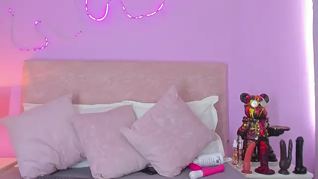 EmaRae1499 online show from January 6, 2026, 7:51 pm