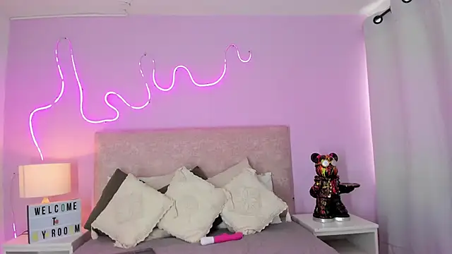 EmaRae1499 online show from October 13, 2025, 7:59 pm