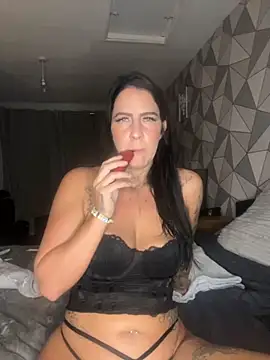 DarkHaired-Kez online show from September 10, 2025, 8:52 pm