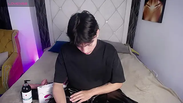 Snapshot of SamuFOXXX chatting on October 23, 2025, 8:07 pm SamuFOXXX online show from October 23, 2025, 8:07 pm