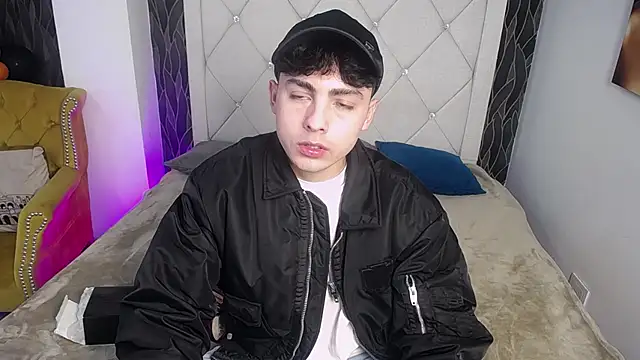 Snapshot of SamuFOXXX chatting on October 21, 2025, 8:19 pm SamuFOXXX online show from October 21, 2025, 8:19 pm