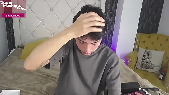 Snapshot of SamuFOXXX chatting on September 17, 2025, 8:33 pm SamuFOXXX online show from September 17, 2025, 8:33 pm