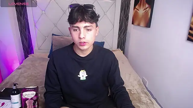 Snapshot of SamuFOXXX chatting on October 22, 2025, 8:19 pm SamuFOXXX online show from October 22, 2025, 8:19 pm