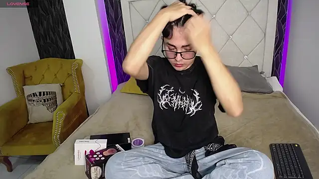 Snapshot of SamuFOXXX chatting on September 26, 2025, 8:05 pm SamuFOXXX online show from September 26, 2025, 8:05 pm