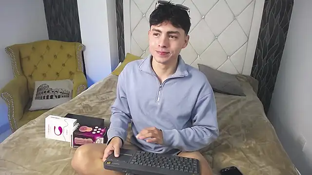 Snapshot of SamuFOXXX chatting on September 22, 2025, 8:26 pm SamuFOXXX online show from September 22, 2025, 8:26 pm