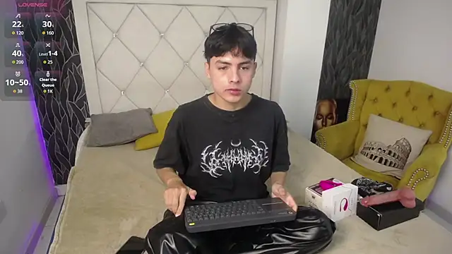 Snapshot of SamuFOXXX chatting on October 6, 2025, 8:09 pm SamuFOXXX online show from October 6, 2025, 8:09 pm