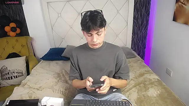 Snapshot of SamuFOXXX chatting on October 16, 2025, 8:06 pm SamuFOXXX online show from October 16, 2025, 8:06 pm