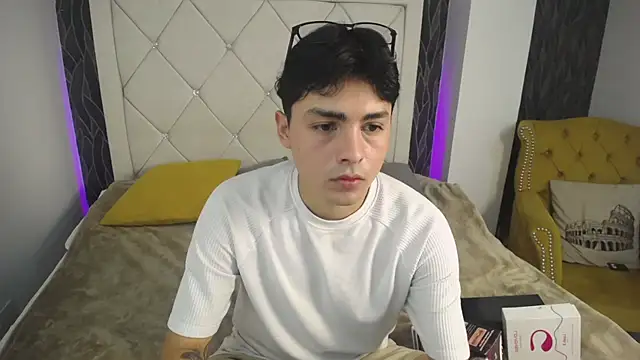 Snapshot of SamuFOXXX chatting on September 18, 2025, 8:45 pm SamuFOXXX online show from September 18, 2025, 8:45 pm