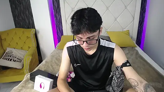 Snapshot of SamuFOXXX chatting on September 30, 2025, 8:37 pm SamuFOXXX online show from September 30, 2025, 8:37 pm