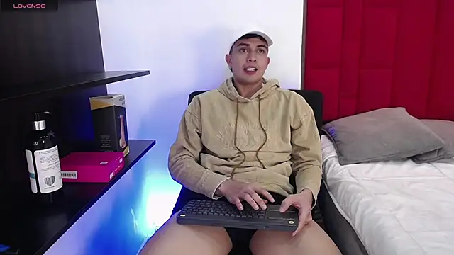 Snapshot of Cady_Hot chatting on September 30, 2025, 8:26 pm Cady Hot online show from September 30, 2025, 8:26 pm