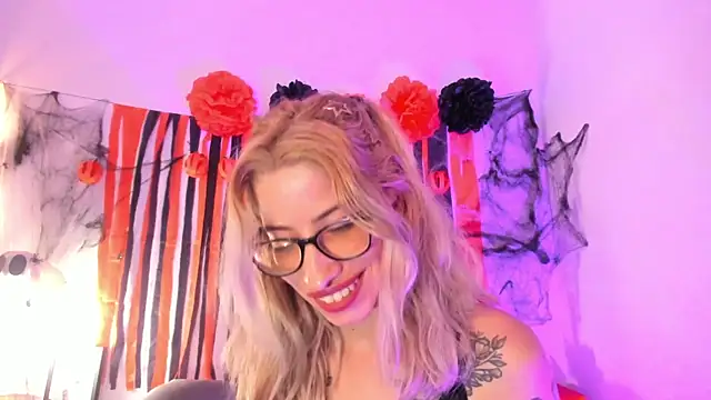 Snapshot of MerryyMendez chatting on October 11, 2025, 8:43 pm MerryyMendez online show from October 11, 2025, 8:43 pm