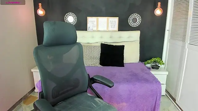 Snapshot of Eva_hot_1 chatting on October 8, 2025, 1:12 pm Eva hot 1 online show from October 8, 2025, 1:12 pm