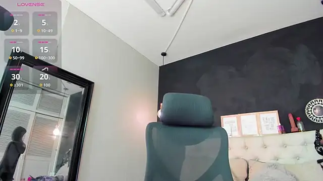 Eva hot 1 online show from November 25, 2025, 1:11 pm