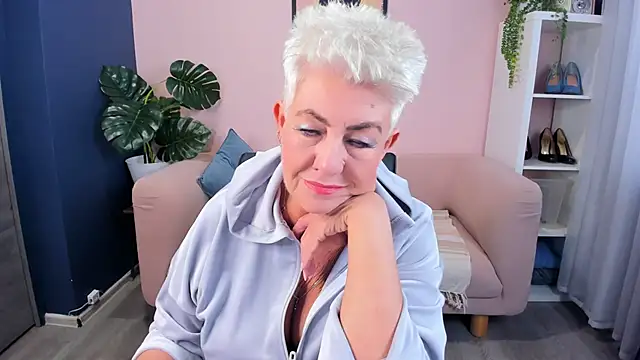 Snapshot of HotandMature chatting on September 29, 2025, 8:10 am HotandMature online show from September 29, 2025, 8:10 am