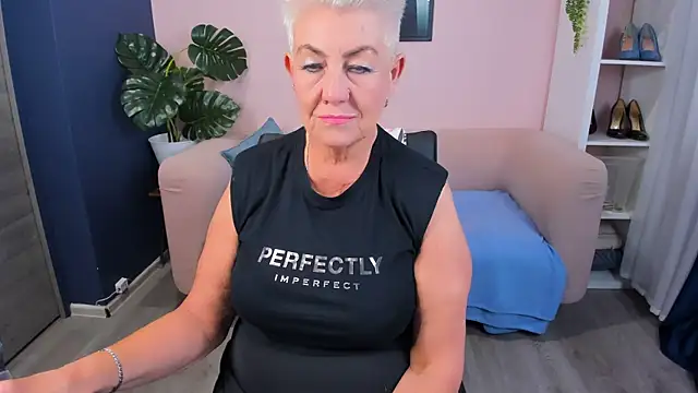 Snapshot of HotandMature chatting on September 17, 2025, 8:38 am HotandMature online show from September 17, 2025, 8:38 am