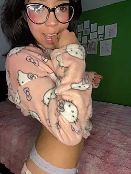 Snapshot of Valen-Foxx chatting on September 23, 2025, 6:09 am Valen-Foxx online show from September 23, 2025, 6:09 am