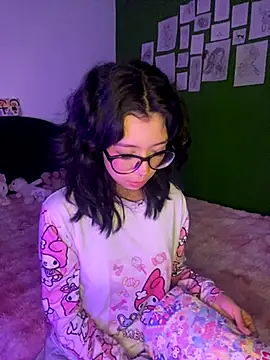 Snapshot of Valen-Foxx chatting on October 19, 2025, 5:32 am Valen-Foxx online show from October 19, 2025, 5:32 am