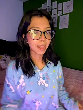 Snapshot of Valen-Foxx chatting on October 7, 2025, 6:03 am Valen-Foxx online show from October 7, 2025, 6:03 am