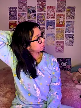 Snapshot of Valen-Foxx chatting on October 24, 2025, 6:01 am Valen-Foxx online show from October 24, 2025, 6:01 am