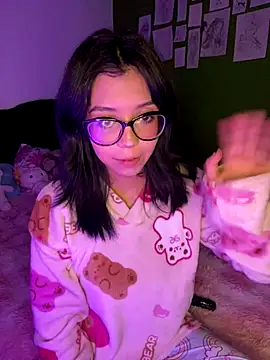 Snapshot of Valen-Foxx chatting on October 8, 2025, 6:26 am Valen-Foxx online show from October 8, 2025, 6:26 am