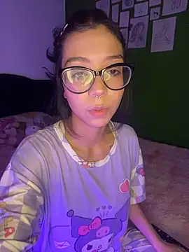 Snapshot of Valen-Foxx chatting on October 16, 2025, 5:27 am Valen-Foxx online show from October 16, 2025, 5:27 am