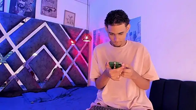 Snapshot of kenix_777 chatting on September 20, 2025, 3:44 am kenix 777 online show from September 20, 2025, 3:44 am