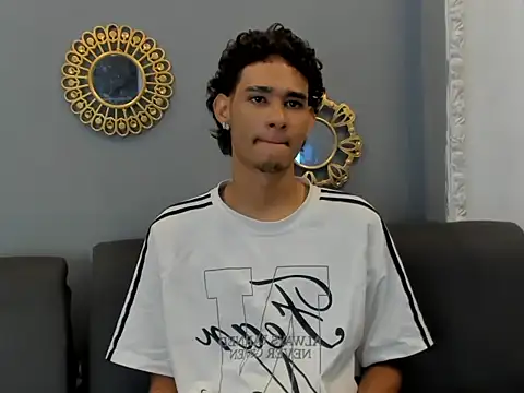 Snapshot of kenix_777 chatting on October 28, 2025, 7:46 pm kenix 777 online show from October 28, 2025, 7:46 pm