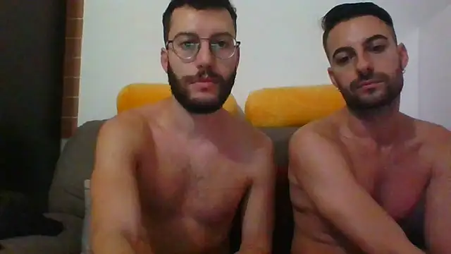 Snapshot of Amicisegreti chatting on October 18, 2025, 4:58 am Amicisegreti online show from October 18, 2025, 4:58 am