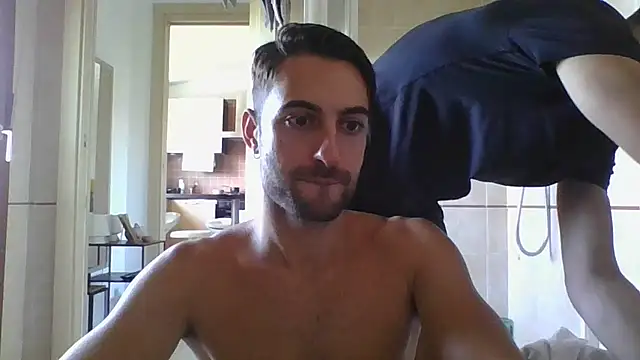 Snapshot of Amicisegreti chatting on September 29, 2025, 10:33 am Amicisegreti online show from September 29, 2025, 10:33 am