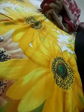 Snapshot of mommylover5 chatting on October 23, 2025, 5:00 pm mommylover5 online show from October 23, 2025, 5:00 pm