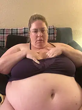 Snapshot of sexymommy1988 chatting on October 8, 2025, 2:35 am sexymommy1988 online show from October 8, 2025, 2:35 am