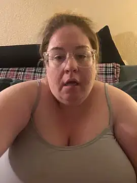 Snapshot of sexymommy1988 chatting on September 18, 2025, 2:25 am sexymommy1988 online show from September 18, 2025, 2:25 am