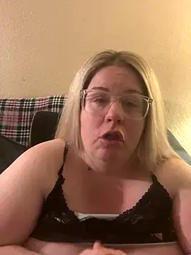 Snapshot of sexymommy1988 chatting on September 30, 2025, 5:35 am sexymommy1988 online show from September 30, 2025, 5:35 am