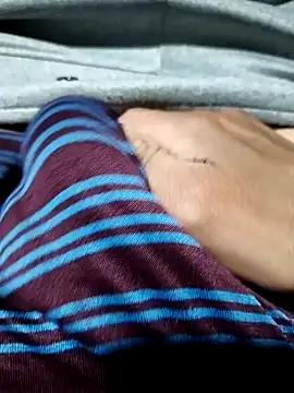 Snapshot of Aaia93 chatting on October 30, 2025, 4:44 am Aaia93 online show from October 30, 2025, 4:44 am