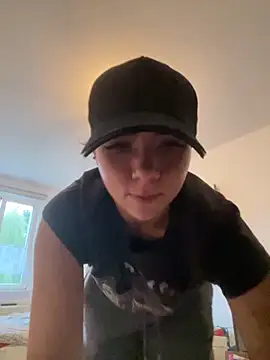 YoungZoee online show from September 9, 2025, 7:51 am